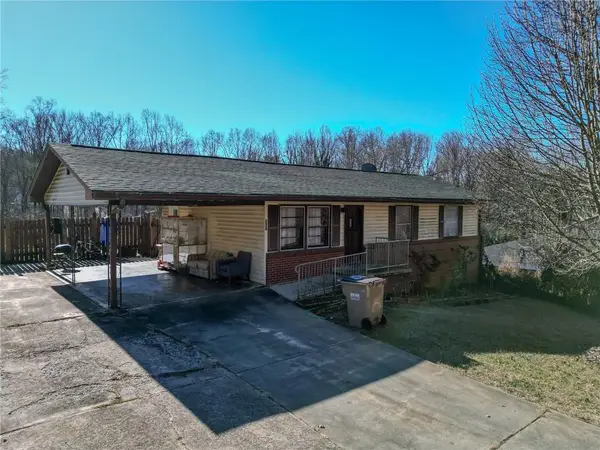 221 Green Hill Circle Nw, Gainesville, GA 30504