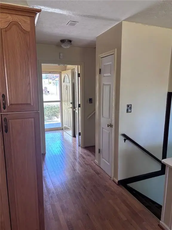 618 Rockborough Drive, Stone Mountain, GA 30083 - Image #3