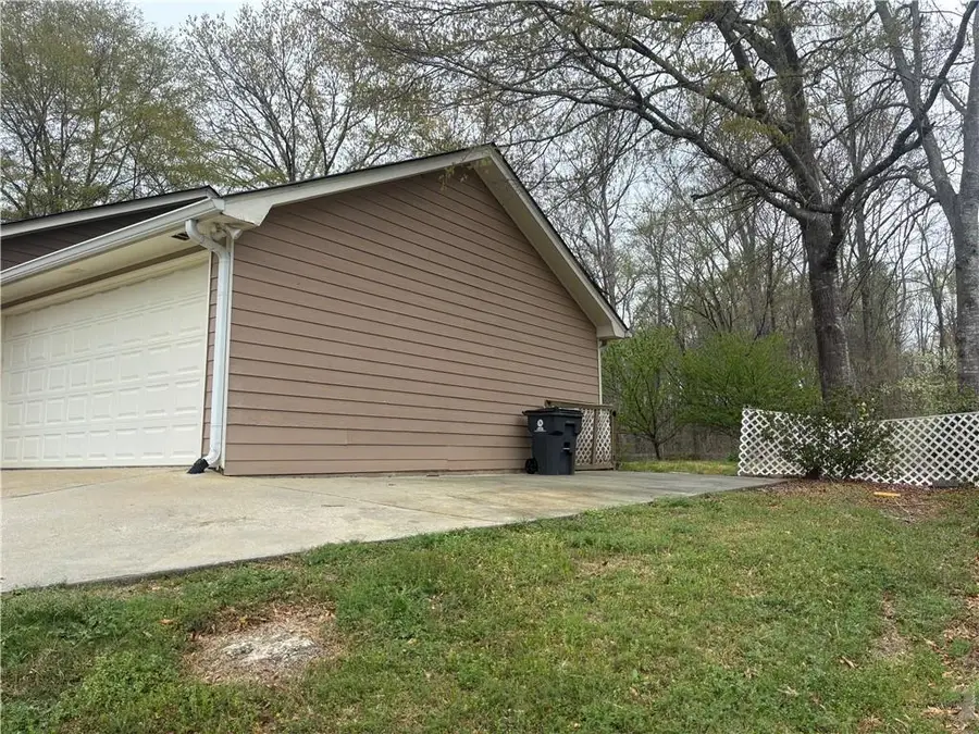 1430 Country Lane Drive Ne, Conyers, GA 30012 - Image #2