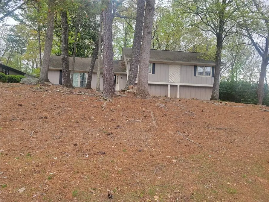 5251 Greenpoint Drive, Stone Mountain, GA 30088 - Image #2