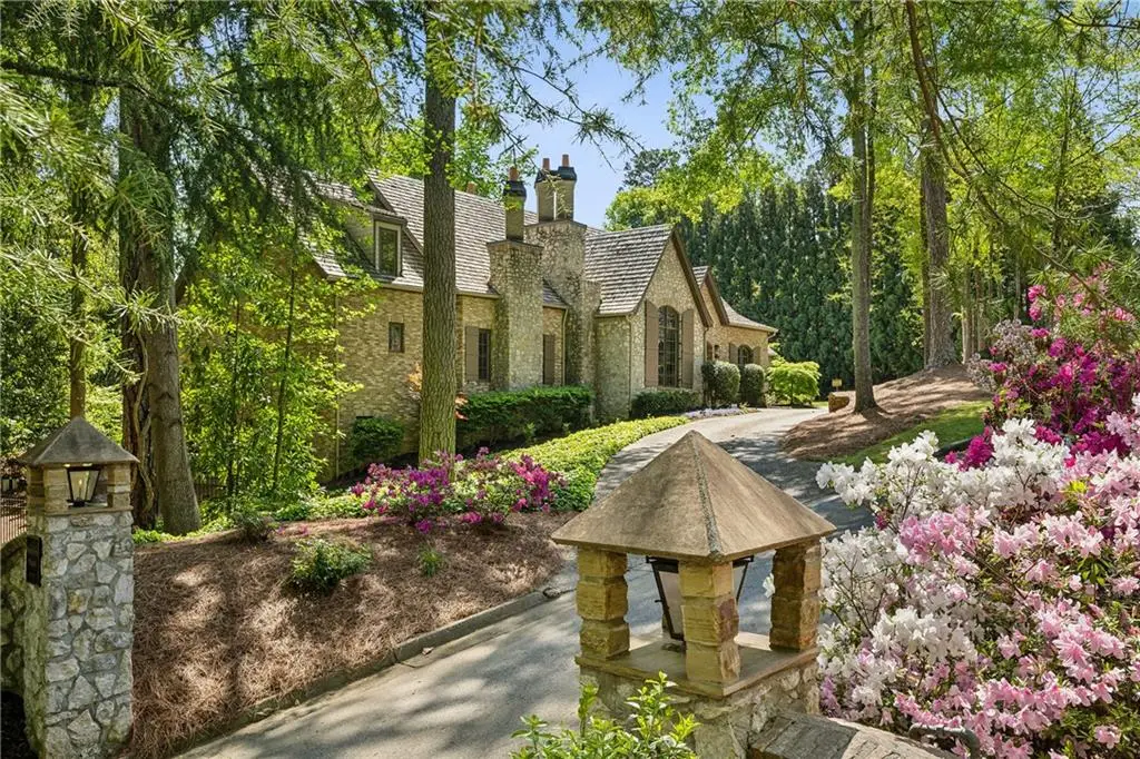 105 Kingston Manor, Atlanta, GA 30342 - Image #1