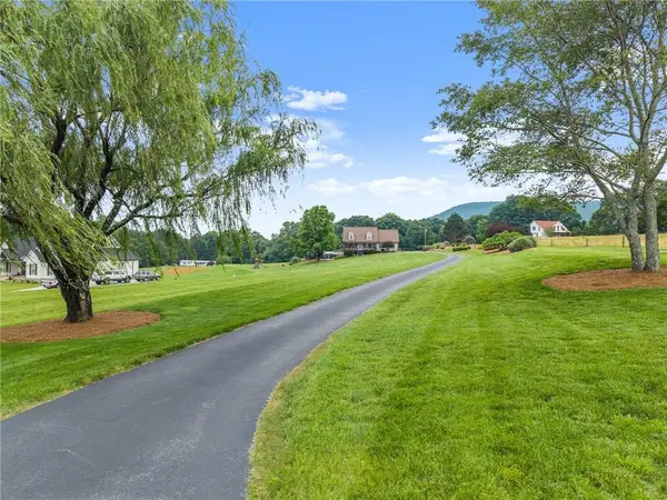 8958 Bill Savage Road, Lula, GA 30554