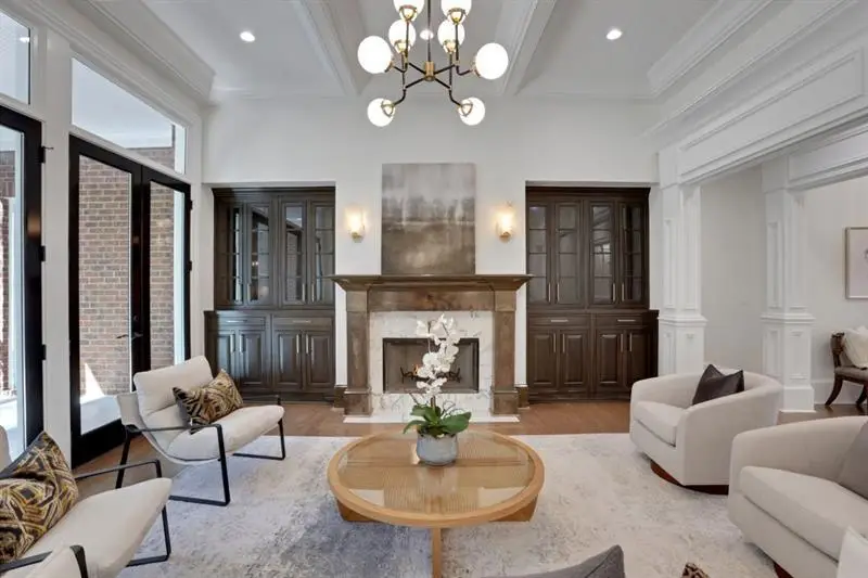 821 Camden Park Court, Atlanta, GA 30342 - Image #3