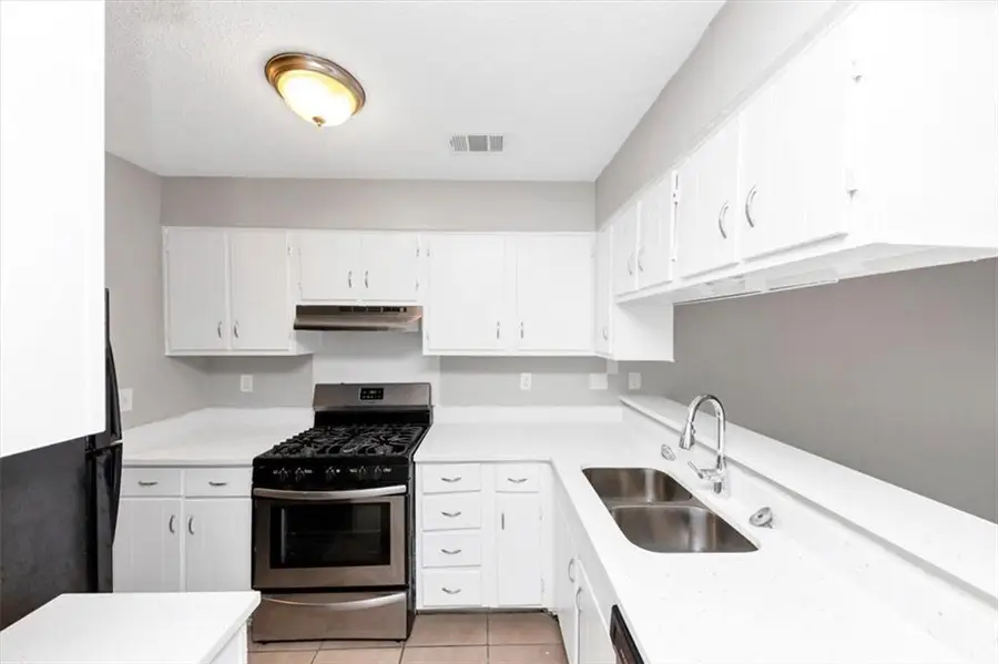 419 Prince Of Wales, Stone Mountain, GA 30083 - Image #3