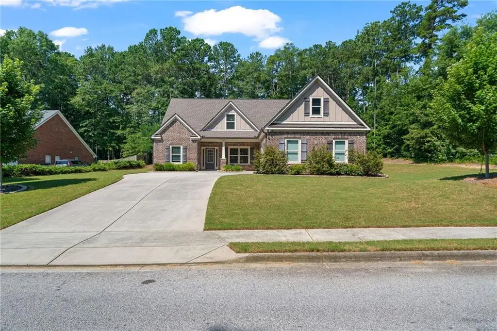902 Edgewater Drive, Loganville, GA 30052 - #1