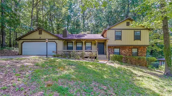 416 Pineburr Lane, Stone Mountain, GA 30087