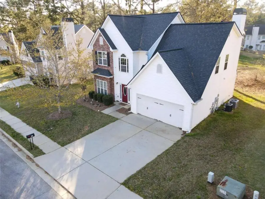 910 Lakeside Court, Loganville, GA 30052 - Image #3
