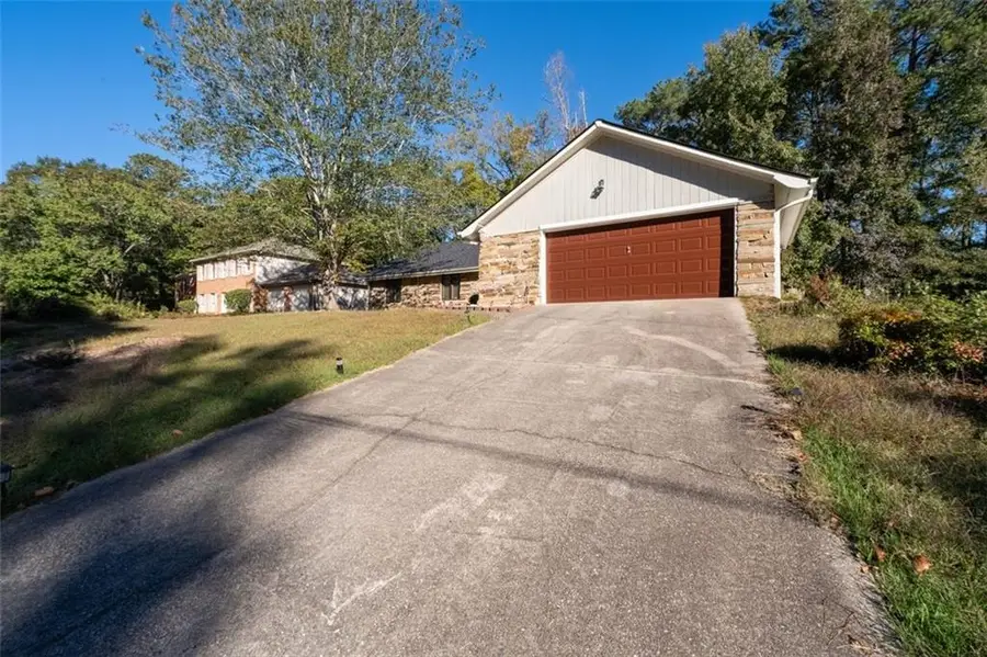 5934 S Deshon Court, Lithonia, GA 30058 - Image #2