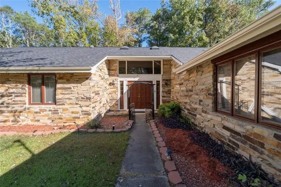 5934 S Deshon Court, Lithonia, GA 30058 - Image #3