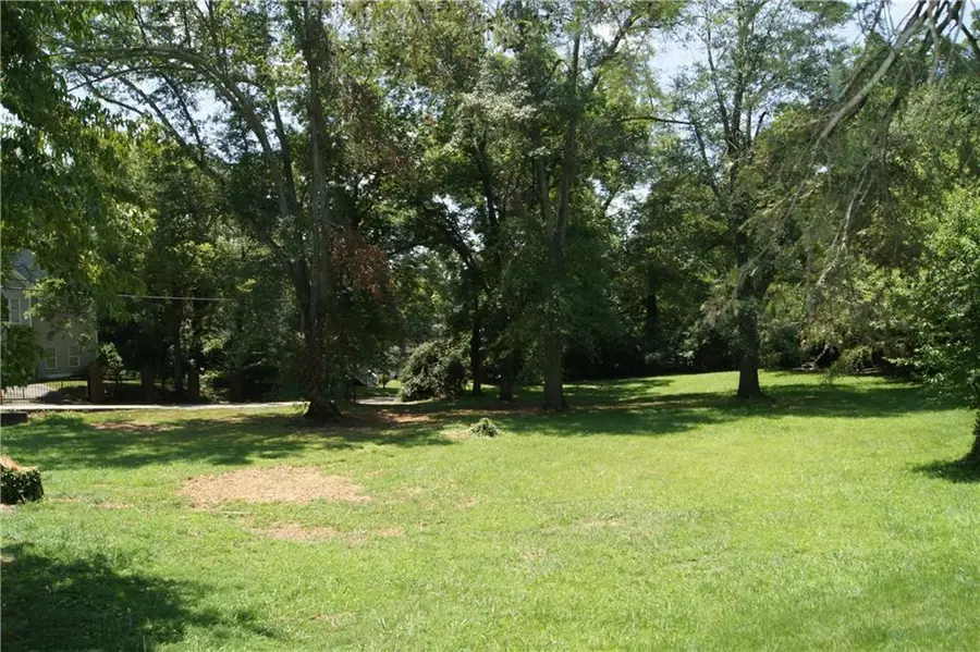 581 Bradford Street Nw, Gainesville, GA 30501 - Image #2