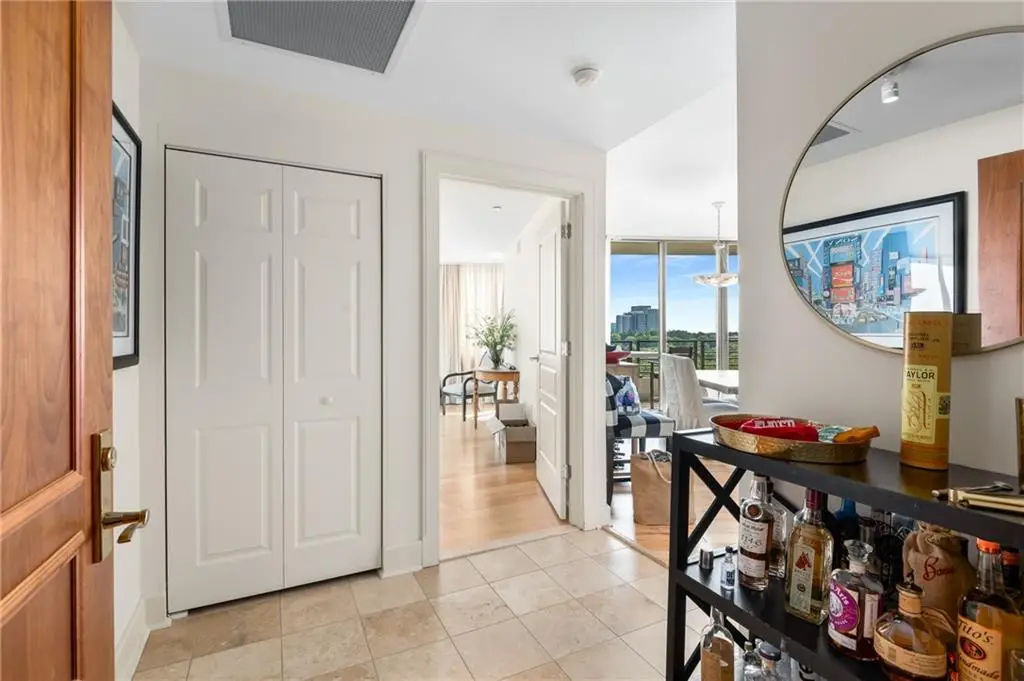 700 Park Regency Place Ne #1906, Atlanta, GA 30326 - Image #1