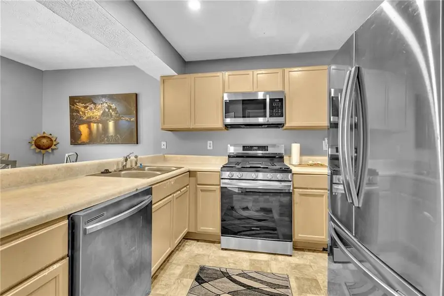 824 Brandy Oaks Lane, Stone Mountain, GA 30088 - Image #3