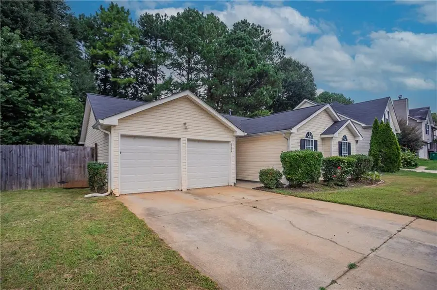 6384 Stonebridge Creek Lane, Lithonia, GA 30058 - Image #2