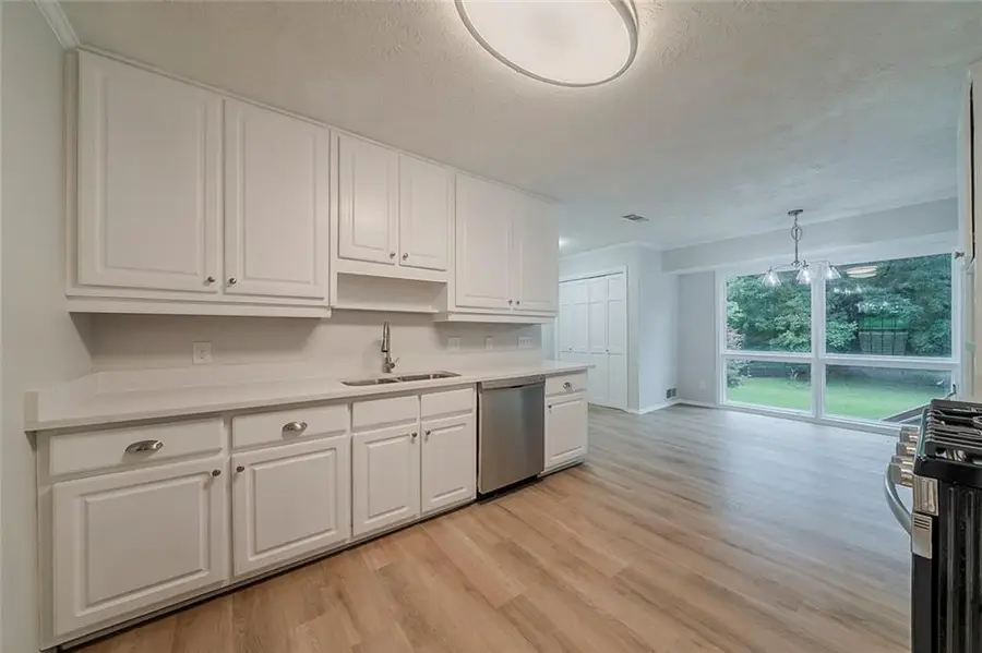 4909 Woodhurst Way, Stone Mountain, GA 30088 - Image #3