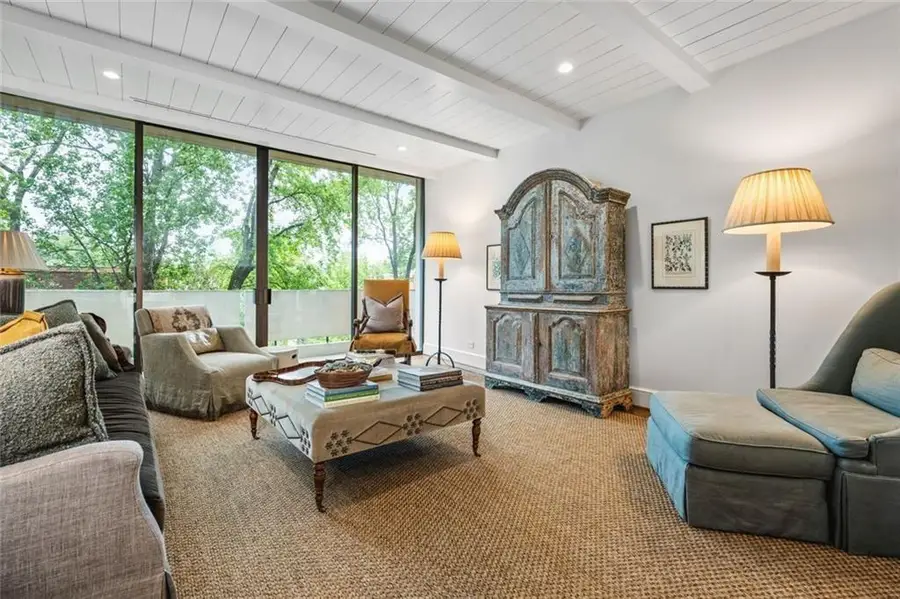 2575 Peachtree Road Ne #8D, Atlanta, GA 30305 - Image #2