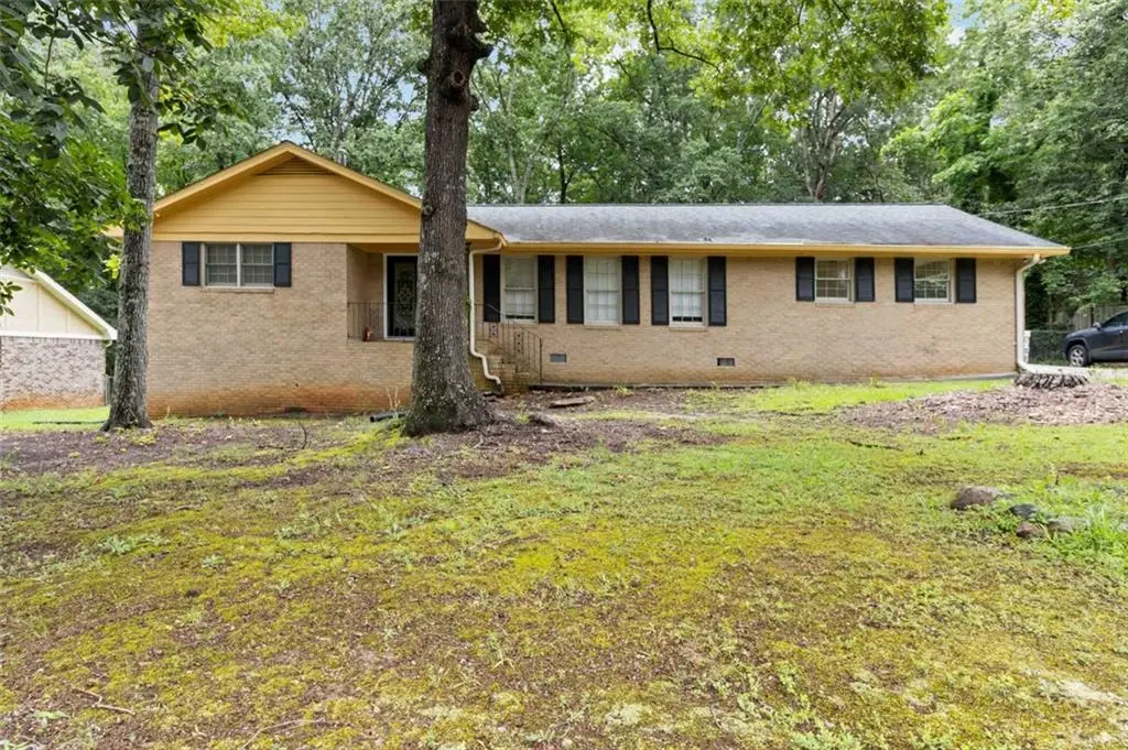 574 Horseshoe Circle Sw, Lilburn, GA 30047 - Image #1