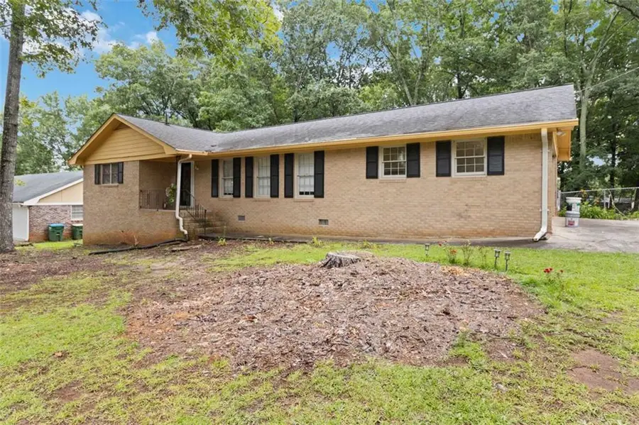 574 Horseshoe Circle Sw, Lilburn, GA 30047 - Image #3