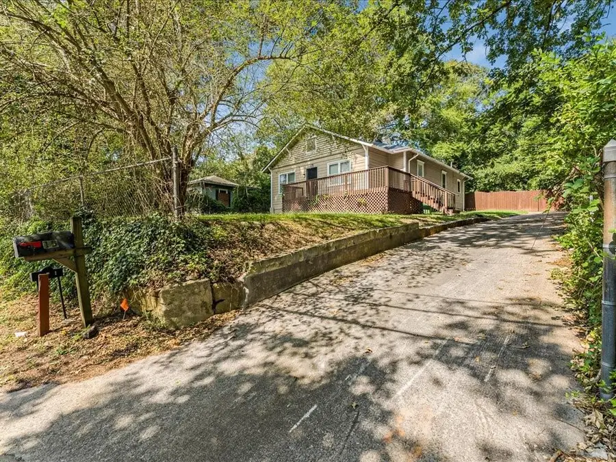 15 Johnson Road Nw, Atlanta, GA 30318 - Image #2