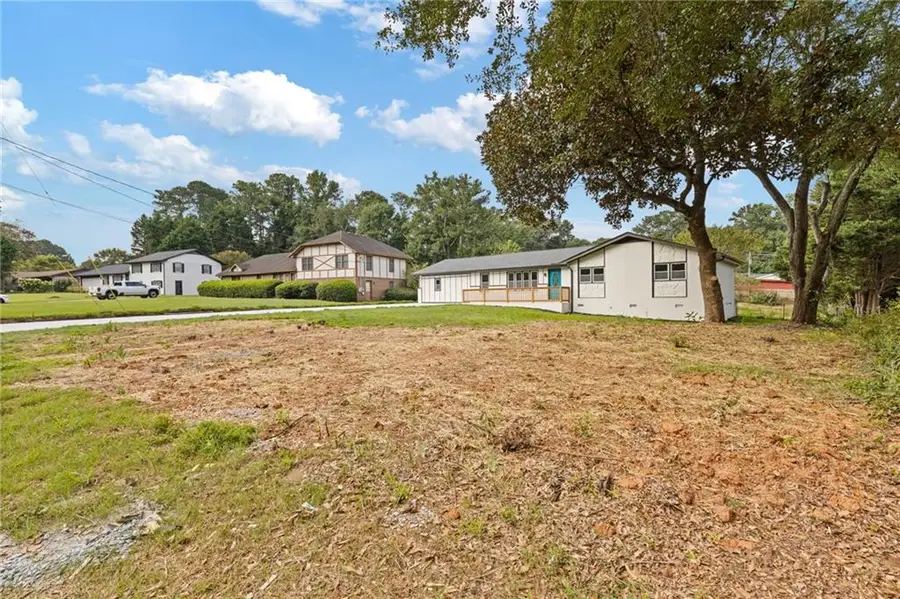 237 Sandra Drive Nw, Lilburn, GA 30047 - Image #3