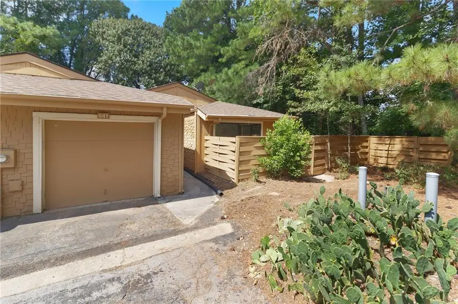 841 Lake Hollow Boulevard Sw, Marietta, GA 30064 - Image #2