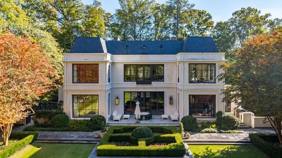 133 Blackland Road Nw, Atlanta, GA 30342 - Image #2