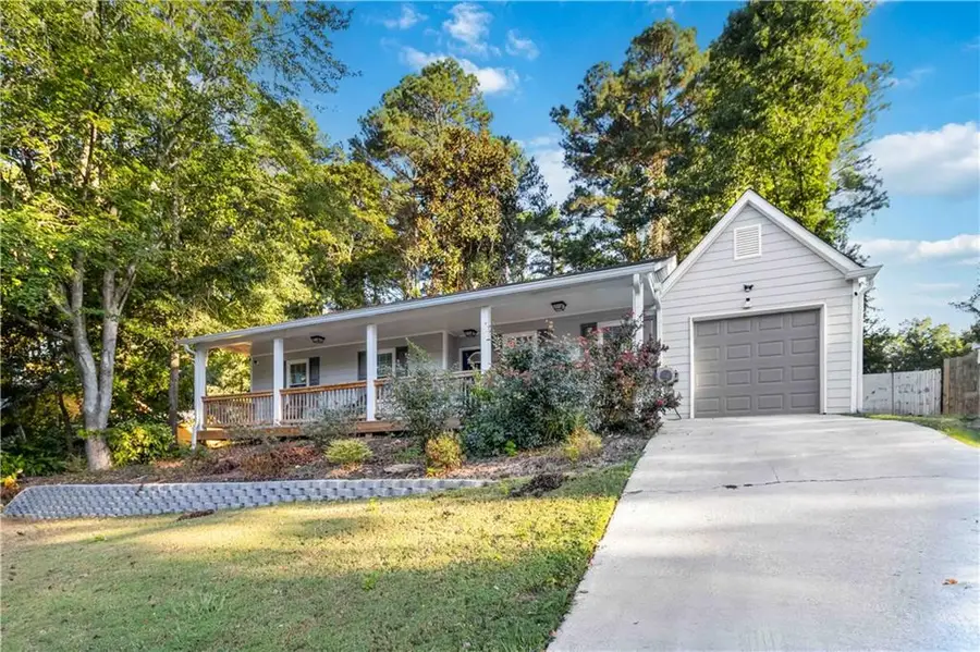 874 Fox Valley Drive, Stone Mountain, GA 30088 - Image #2