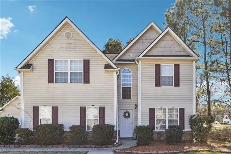 370 Shadowbrooke Drive, Loganville, GA 30052 - Image #1