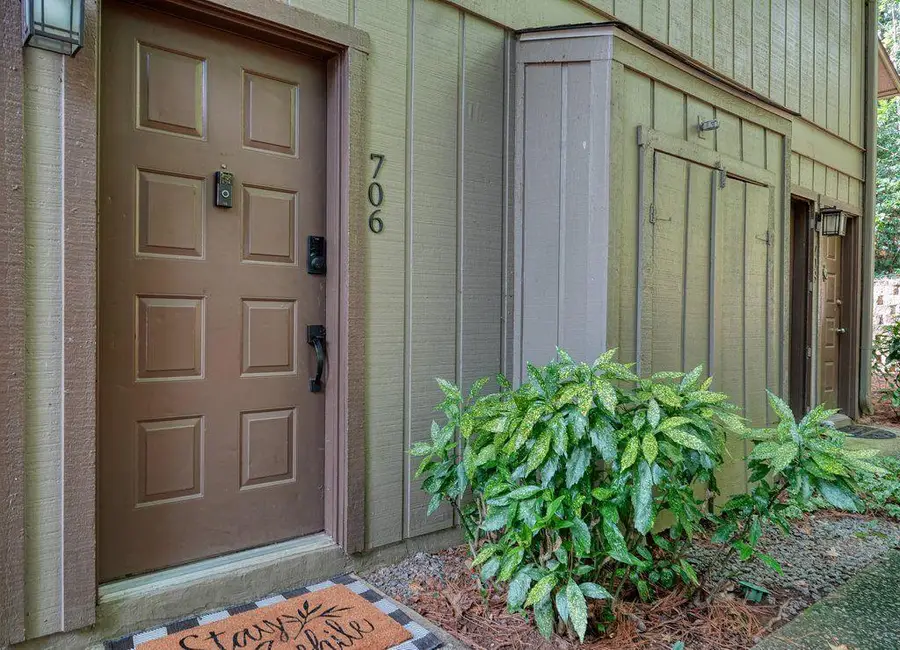 706 Cumberland Court Se, Smyrna, GA 30080 - Image #2