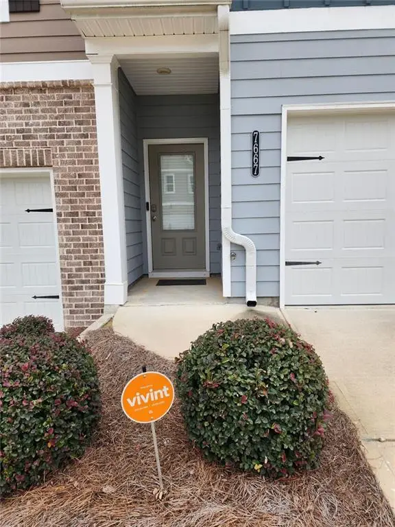 7667 Gray Pointe Drive, Lithonia, GA 30058 - Image #3