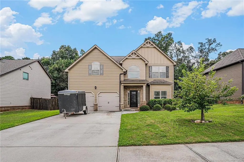 6870 Diamond Drive, Rex, GA 30273 - Image #1