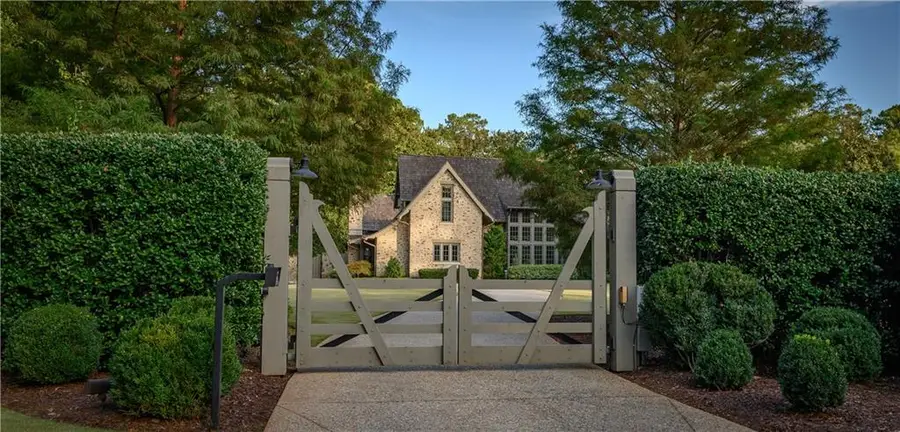 2979 Ridgewood Road Nw, Atlanta, GA 30327 - Image #3