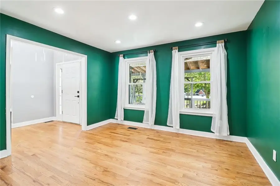 925 Dogwood Park Drive, Lawrenceville, GA 30046 - Image #3