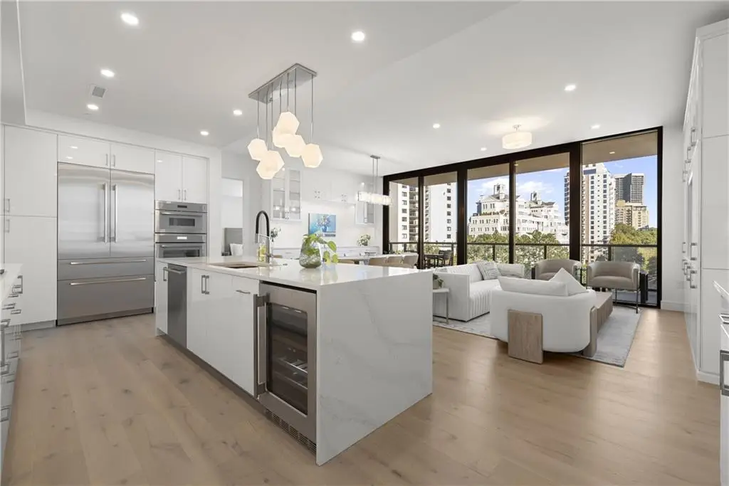 2425 Peachtree Road Ne #902, Atlanta, GA 30305 - Image #1