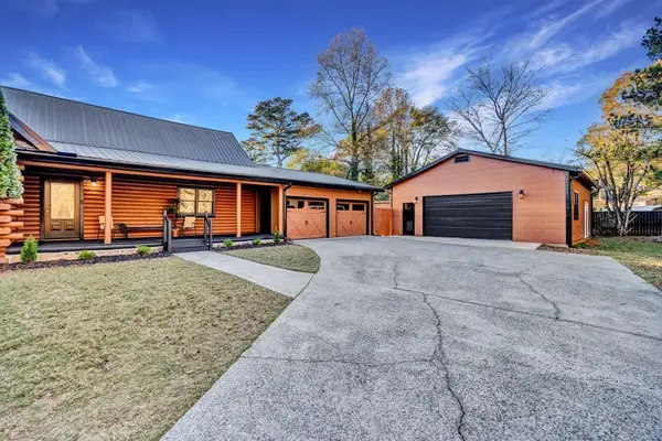 923 Pine Circle, Woodstock, GA 30189