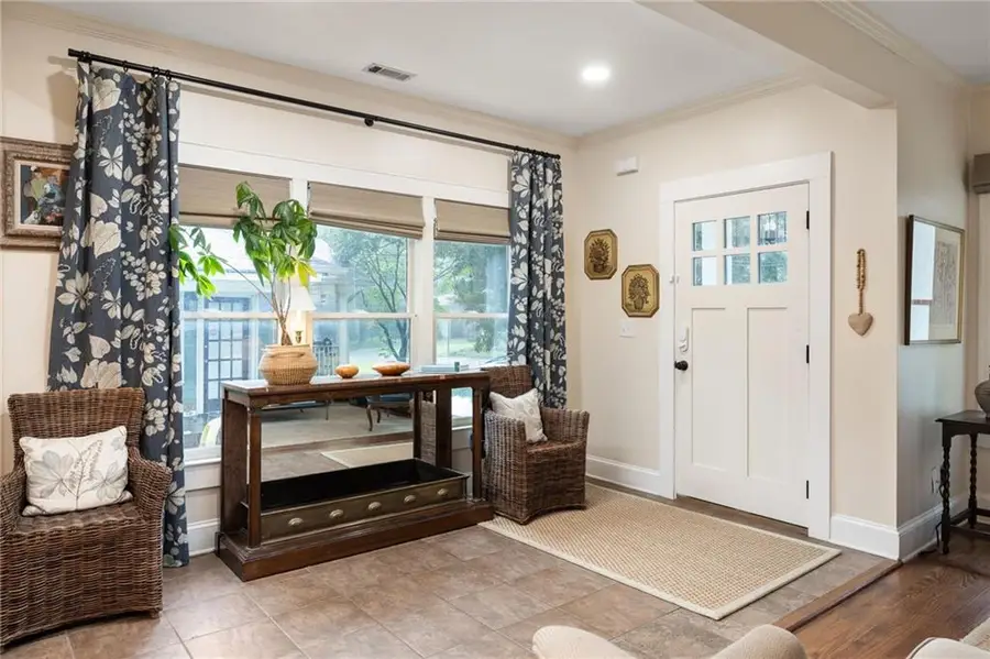 979 Hall Place Nw, Atlanta, GA 30318 - Image #3