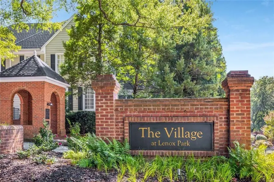 2128 Village Point Ne, Brookhaven, GA 30319 - Image #2