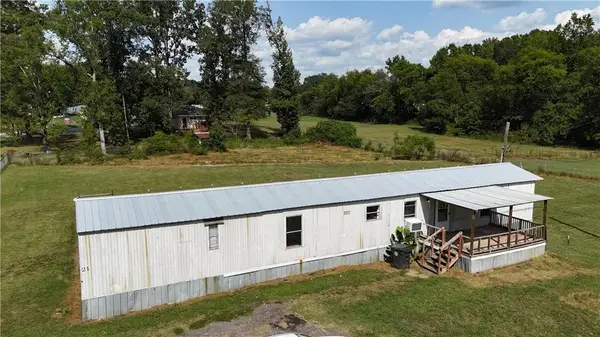 21 Clubhouse Drive Ne, White, GA 30184