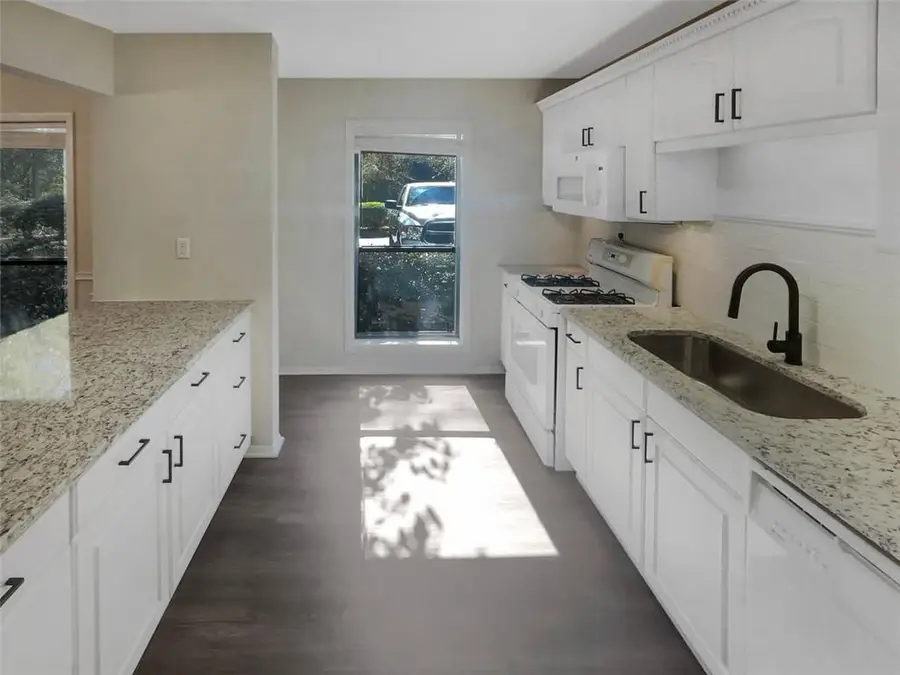 1405 Cumberland Court Se, Smyrna, GA 30080 - Image #3