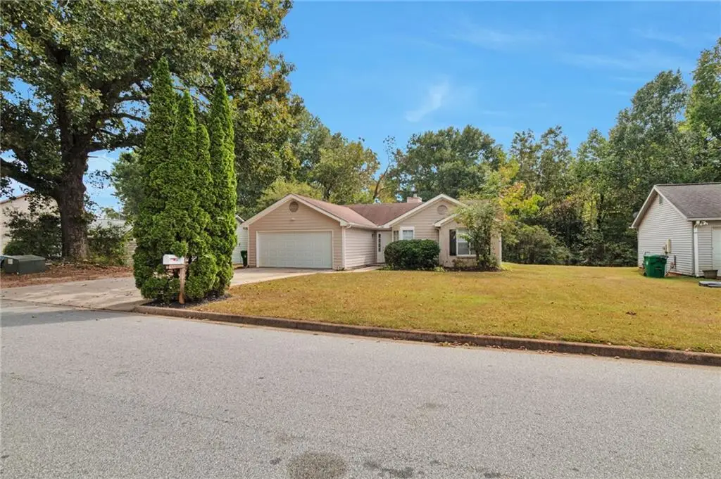 5471 Fox Valley Lane, Stone Mountain, GA 30088 - Image #1