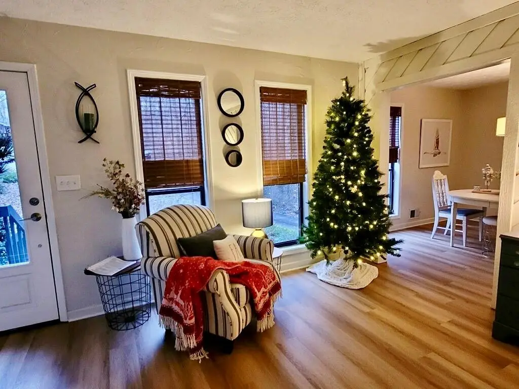 706 Magnolia Way, Woodstock, GA 30188 - Image #1