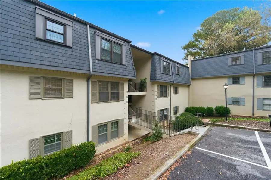 73 Montre Square, Atlanta, GA 30327 - Image #2