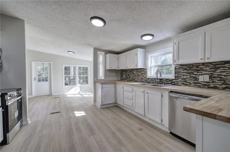 137 Wendy Hill Road Se, Calhoun, GA 30701 - Image #2