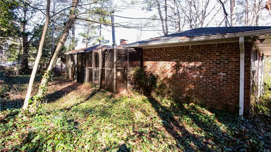1460 Loch Lomond Trail Sw, Atlanta, GA 30331 - Image #3