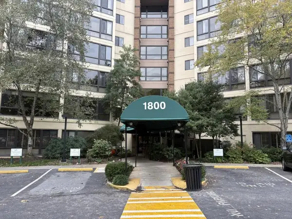 1800 Clairmont Lake #124, Decatur, GA 30033