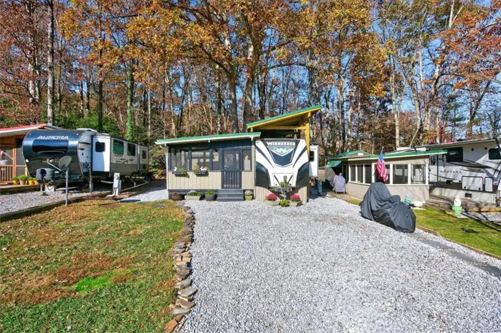 324 Leisure Acres Dr, Cleveland, GA 30528 - Image #1