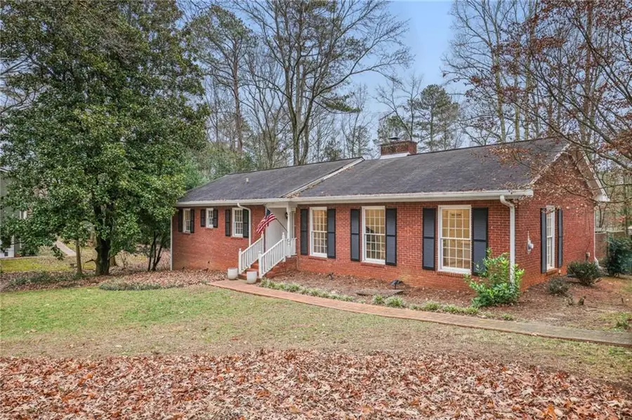 827 Hickory Drive Sw, Marietta, GA 30064 - Image #2