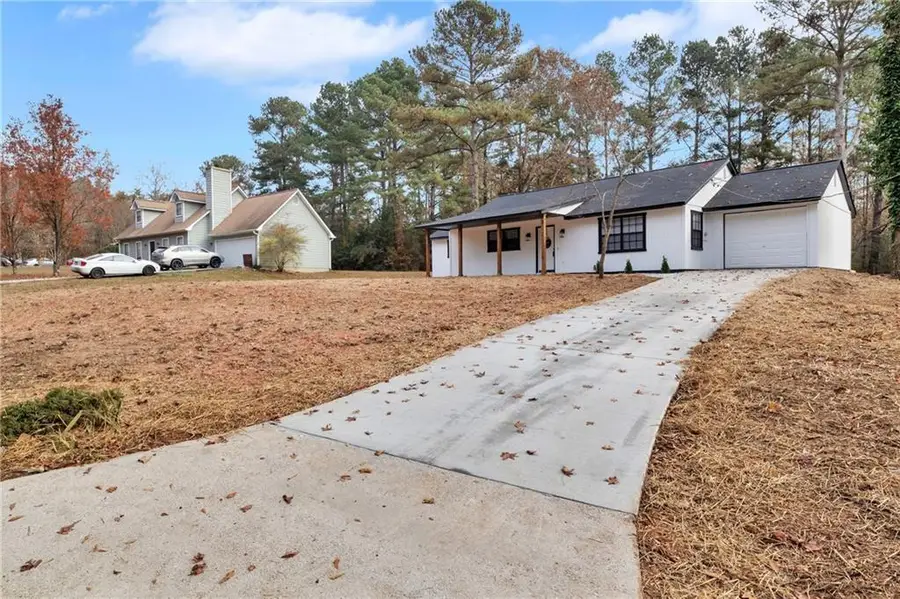 9056 Chestnut Lake Drive, Jonesboro, GA 30236 - Image #3