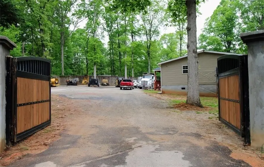 208 Holliday Way, Carrollton, GA 30116 - Image #2