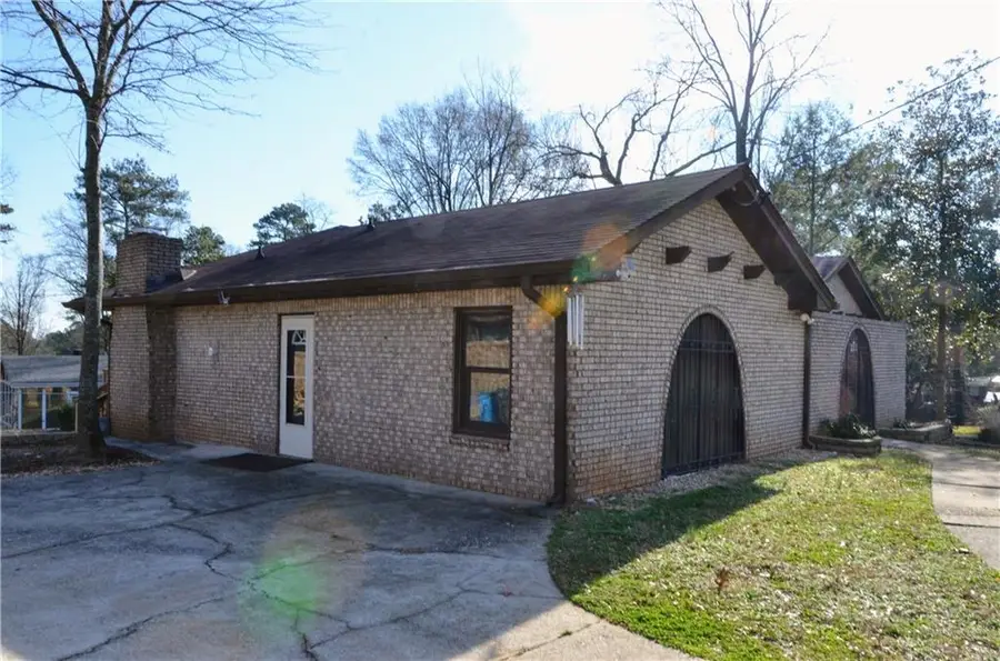 4296 Linda Lane Sw, Lilburn, GA 30047 - Image #3