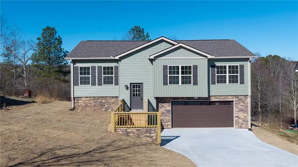 458 Lakecrest Circle Sw, Calhoun, GA 30701 - Image #1